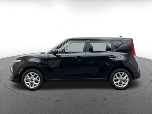 Used 2025 Kia Soul LX w/ LX Technology Package FWD image 4
