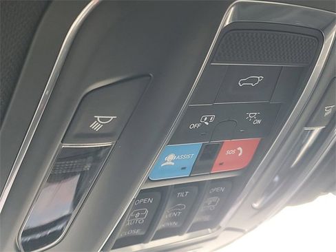 New 2025 Jeep Grand Cherokee Limited w/ Luxury Tech Group II image 31