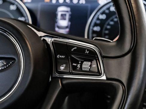 Used 2017 Bentley Bentayga image 16
