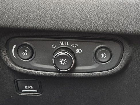 Certified 2023 GMC Terrain AT4 image 18