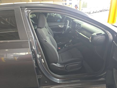 Used 2022 Kia Forte LXS FWD image 10