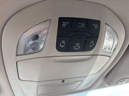 Used 2023 Chrysler Pacifica Touring-L image 29