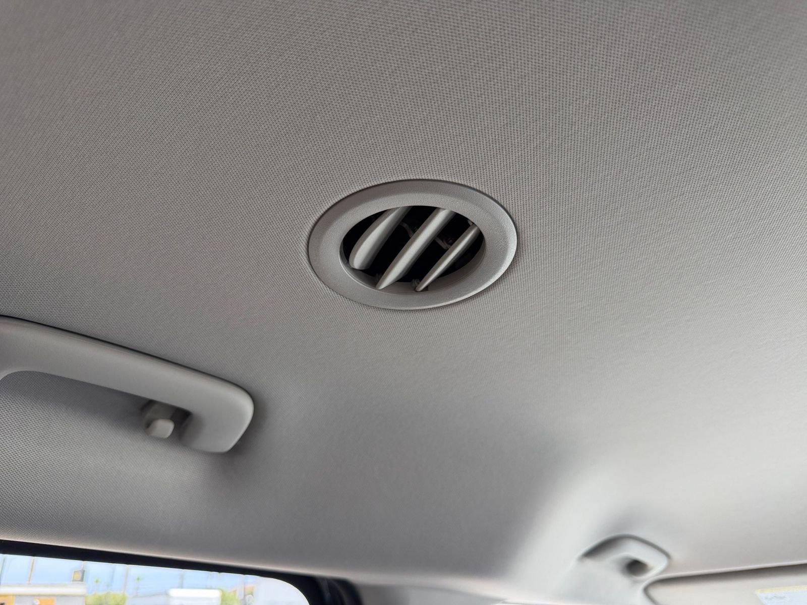 Used 2026 Kia Carnival FWD image 22