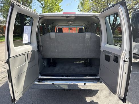 Used 2011 Ford E-350 and Econoline 350 XLT image 17