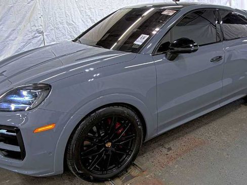 Used 2024 Porsche Cayenne S AWD/4WD image 3