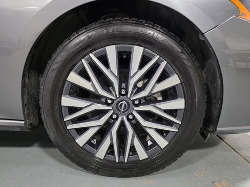 Used 2023 Nissan Altima 2.5 SV FWD image 8
