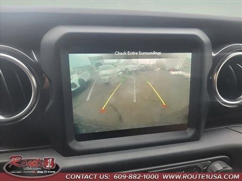 Used 2022 Jeep Wrangler Unlimited Sahara image 35