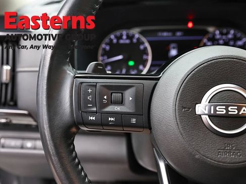 Used 2022 Nissan Pathfinder SV AWD/4WD image 14
