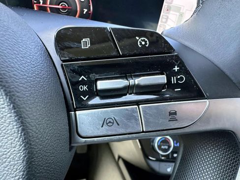 Used 2023 Hyundai Elantra SEL w/ Convenience Package FWD image 16
