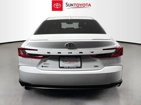 Used 2025 Toyota Camry SE FWD image 5