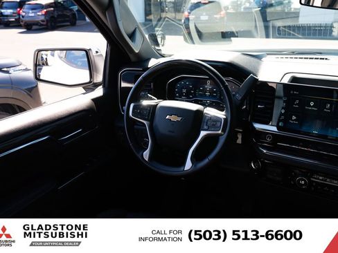 Used 2023 Chevrolet Silverado 1500 LT w/ Leather Package AWD/4WD image 10