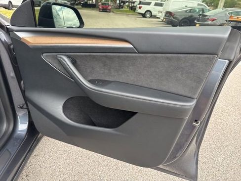 Used 2023 Tesla Model Y Performance image 10