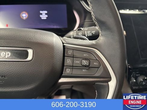 Used 2022 Jeep Grand Cherokee Limited image 17