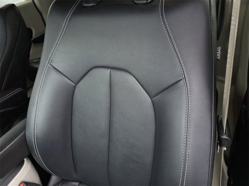 Used 2024 Chrysler Pacifica Touring-L image 13