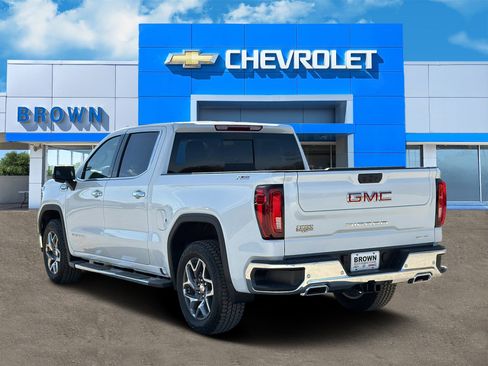 New 2026 GMC Sierra 1500 SLT image 4