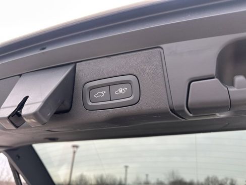 Certified 2025 Volvo XC60 B5 Core image 36