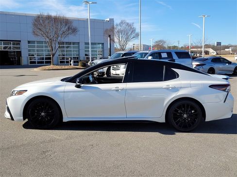 Used 2021 Toyota Camry XSE image 4