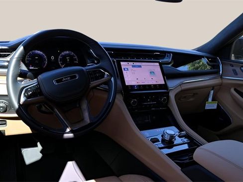 New 2025 Jeep Grand Cherokee Summit image 14