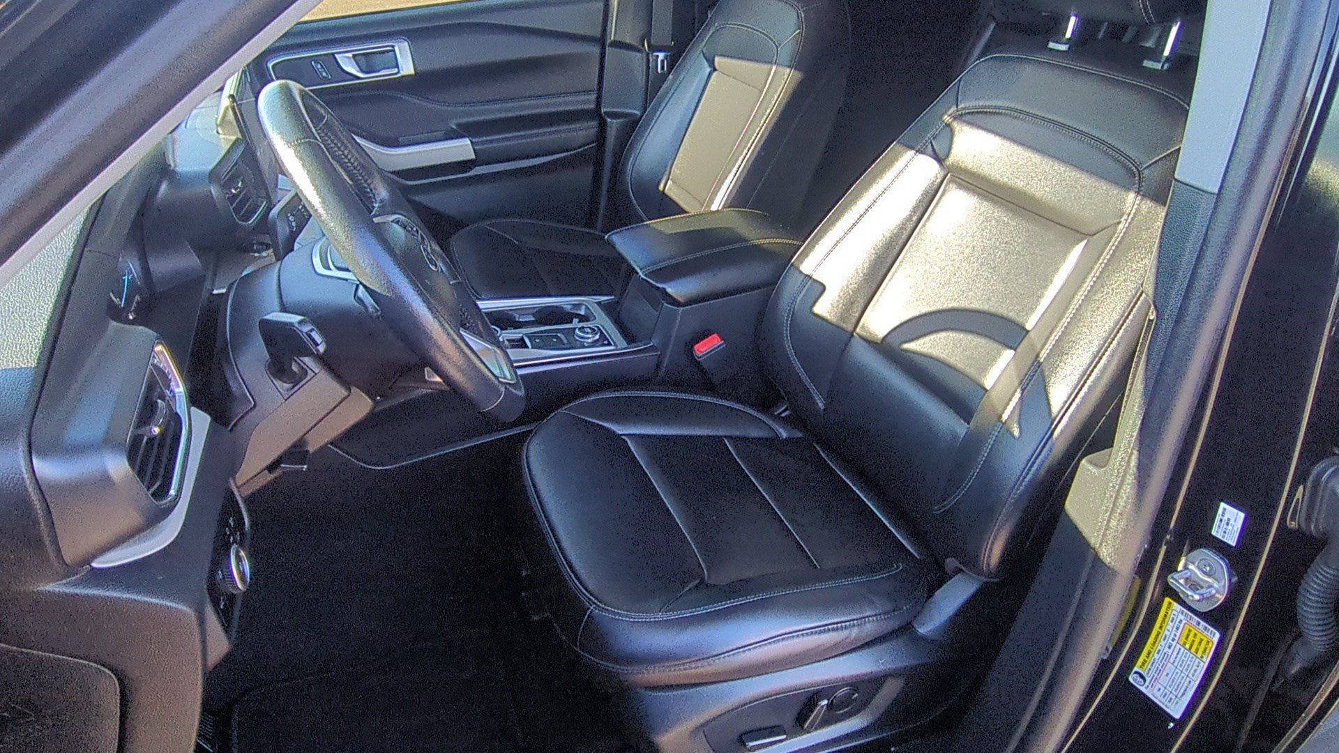 Used 2023 Ford Explorer XLT w/ Equipment Group 202A AWD/4WD image 14