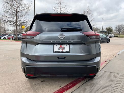 Used 2025 Nissan Rogue SV image 7