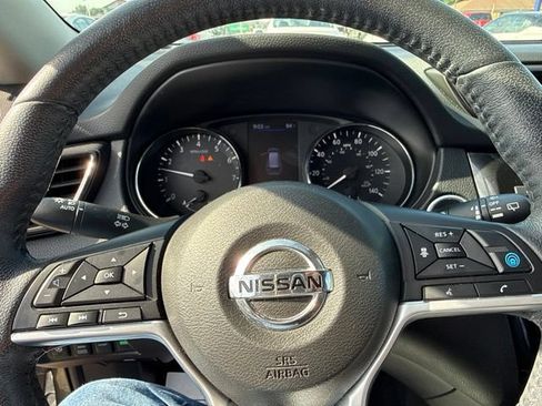 Used 2020 Nissan Rogue SV w/ Premium Package AWD/4WD image 16