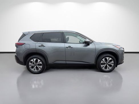 Used 2023 Nissan Rogue SV image 2