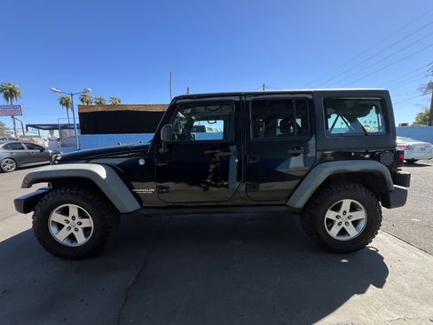 Used 2012 Jeep Wrangler Unlimited Rubicon w/ Connectivity Group image 6