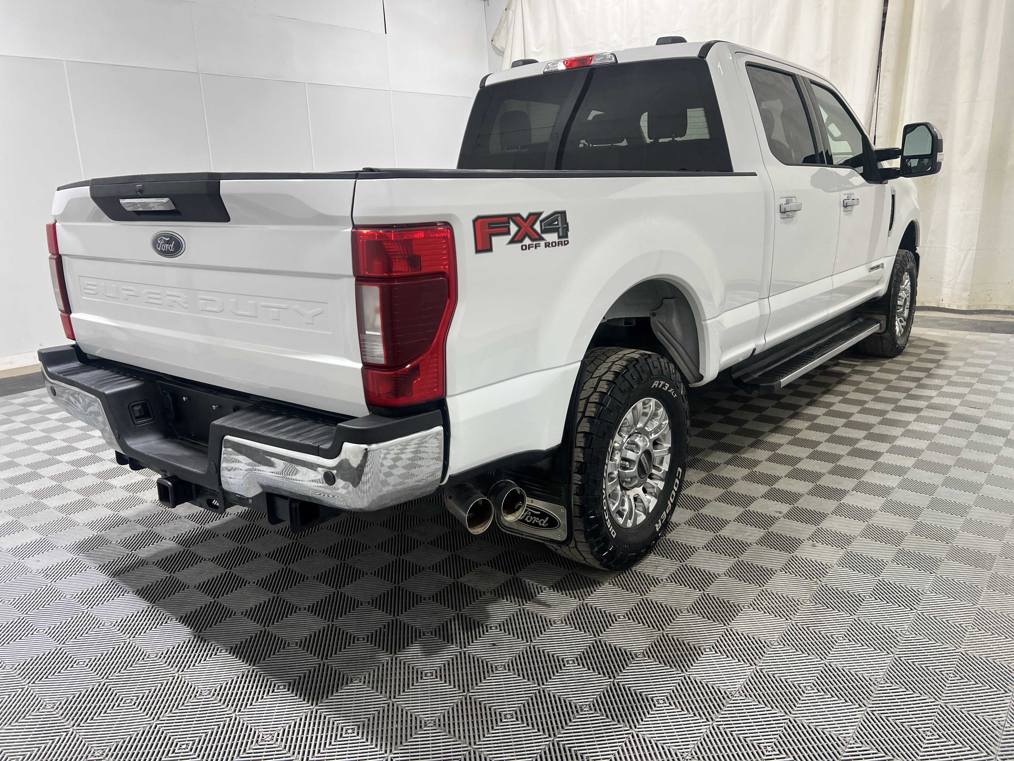 Used 2022 Ford F250 XLT w/ XLT Premium Package AWD/4WD image 3