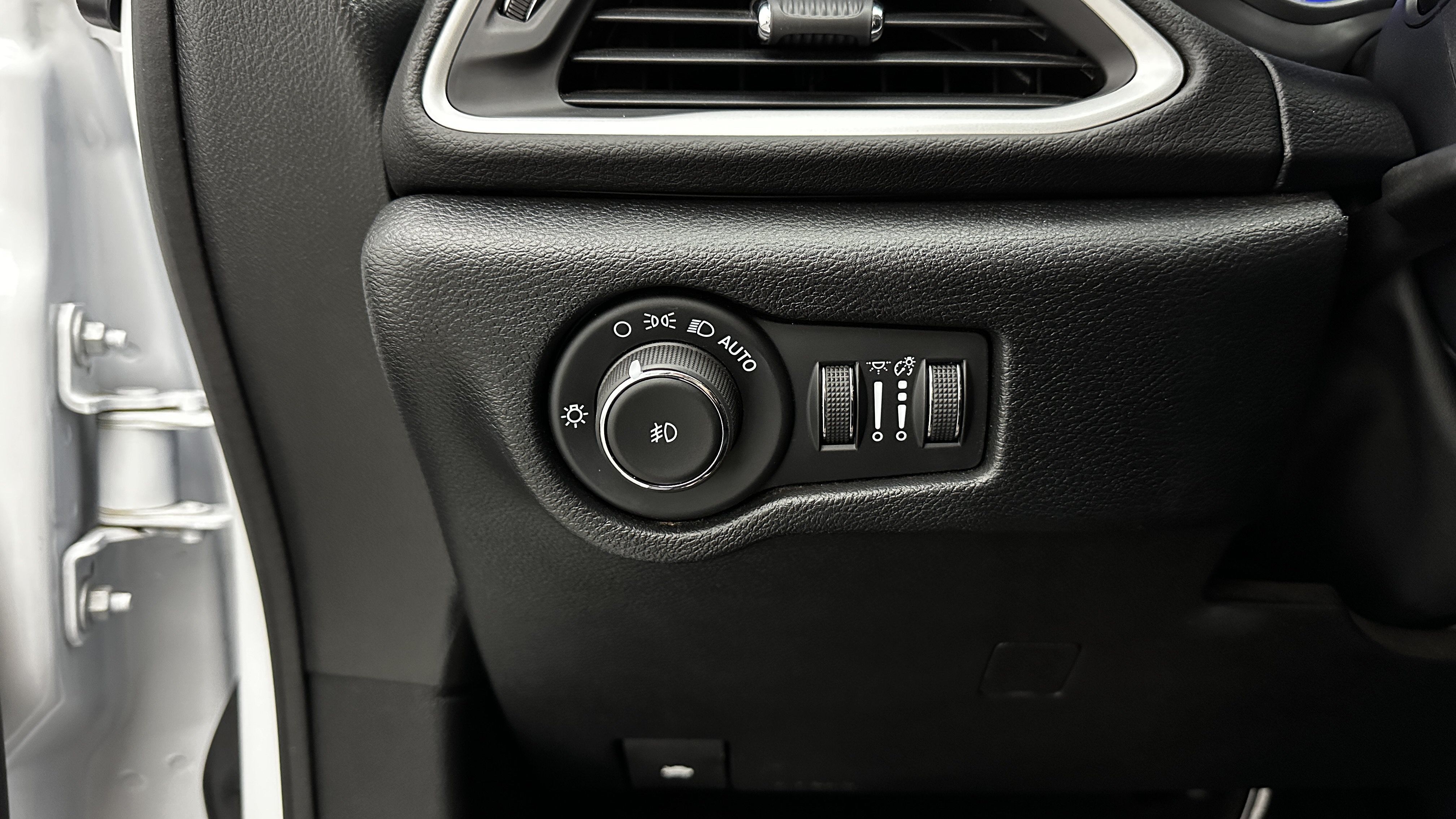 Used 2025 Chrysler Pacifica Select FWD image 23