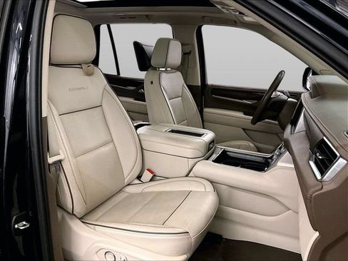 Used 2021 GMC Yukon Denali w/ Denali Ultimate Package AWD/4WD image 8