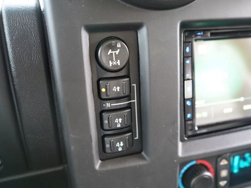 Used 2005 HUMMER H2 SUT w/ Preferred Equipment Group AWD/4WD image 13