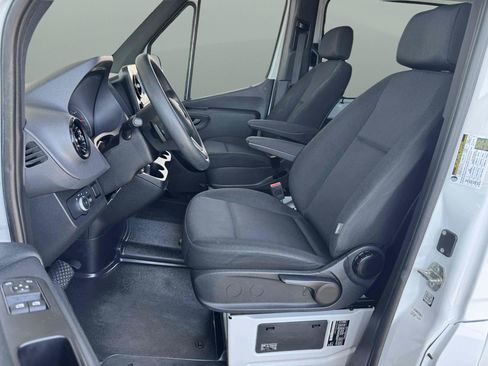 Used 2024 Mercedes-Benz Sprinter 2500 image 10