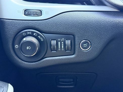 Used 2017 Jeep Cherokee Trailhawk w/ Comfort/Convenience Group AWD/4WD image 38