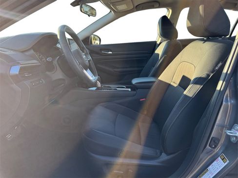 Used 2024 Nissan Altima 2.5 SV image 9