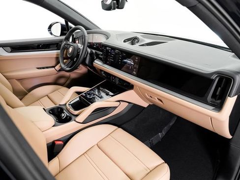 Certified 2026 Porsche Cayenne Coupe AWD/4WD image 22