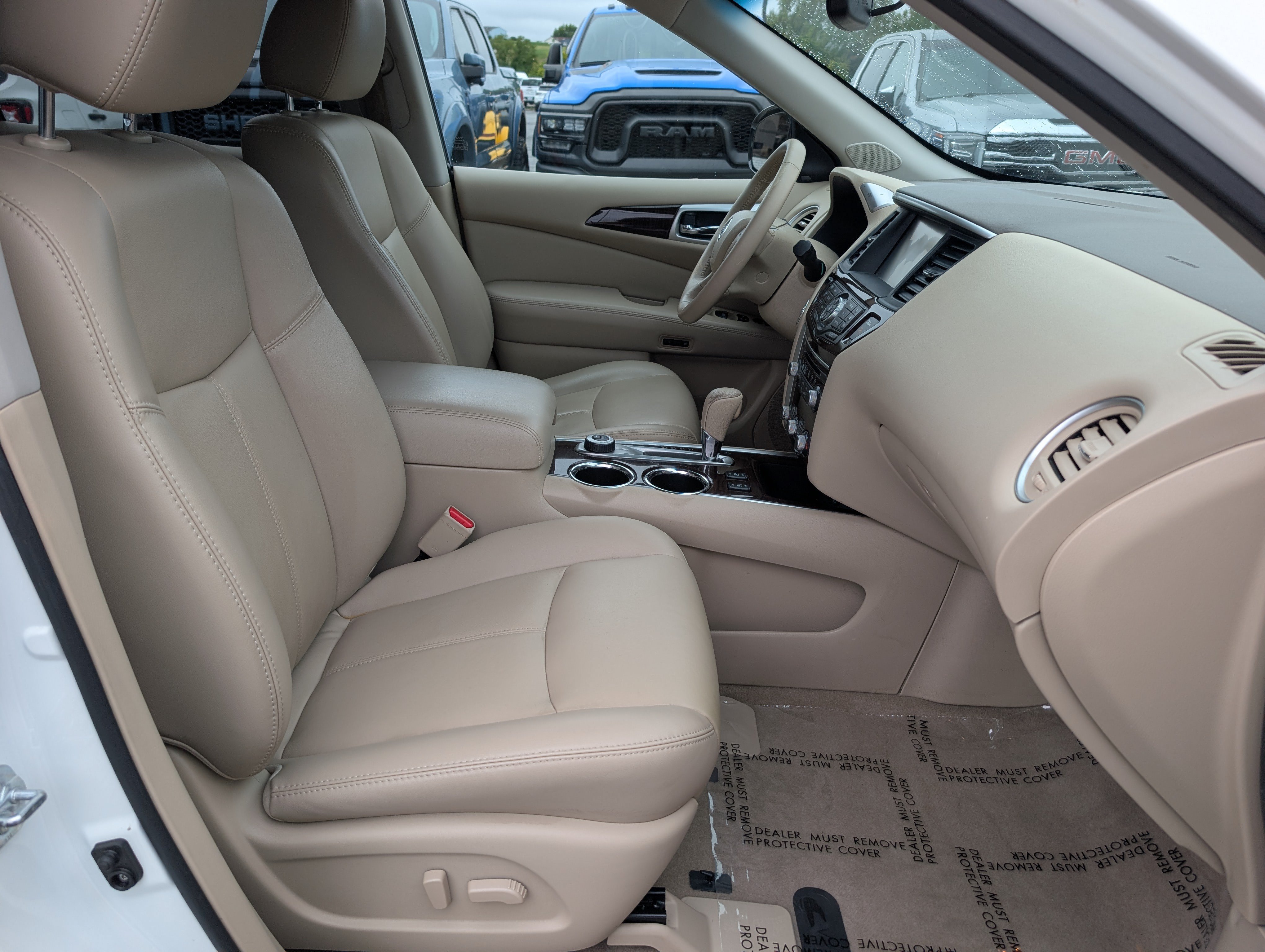 Used 2015 Nissan Pathfinder SL w/ SL Tech Package FWD image 11