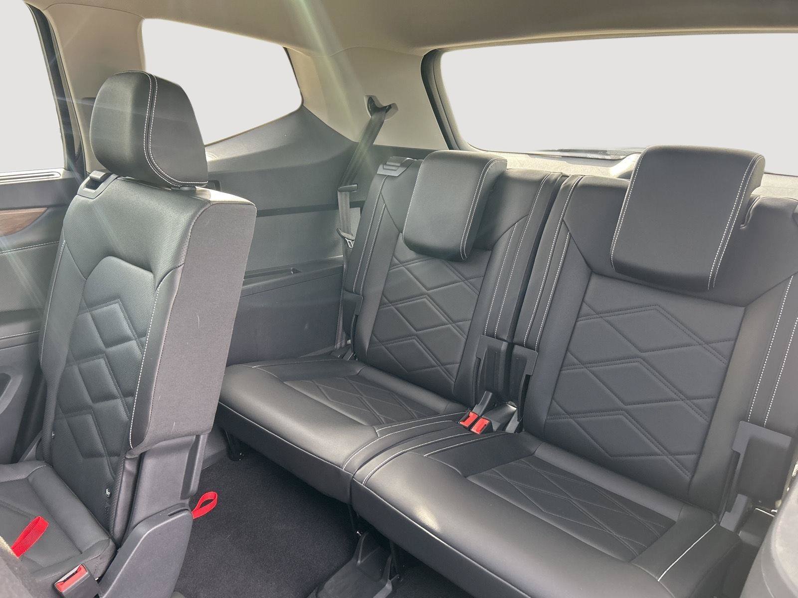 Used 2026 Volkswagen Atlas SE w/ Panoramic Sunroof Package AWD/4WD image 12