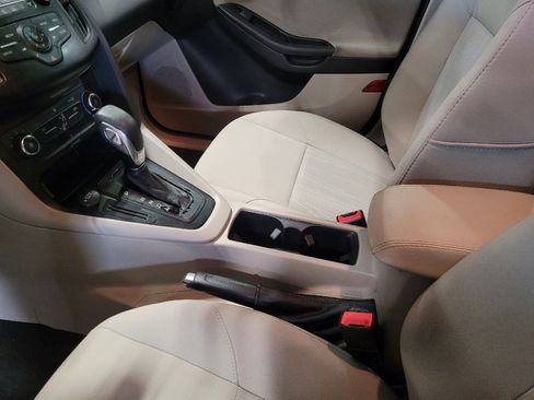 Used 2018 Ford Focus SE FWD image 26
