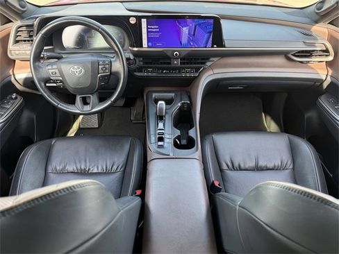 Used 2023 Toyota Crown Limited image 11