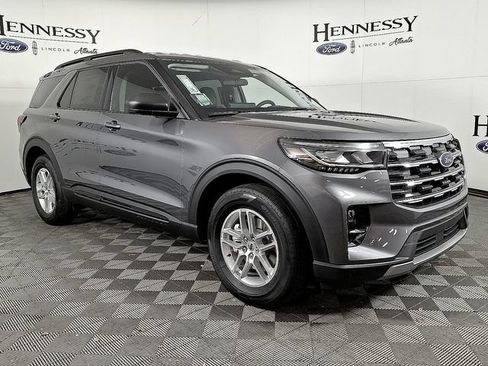 Used 2026 Ford Explorer Active w/ Active Comfort Package RWD image 3