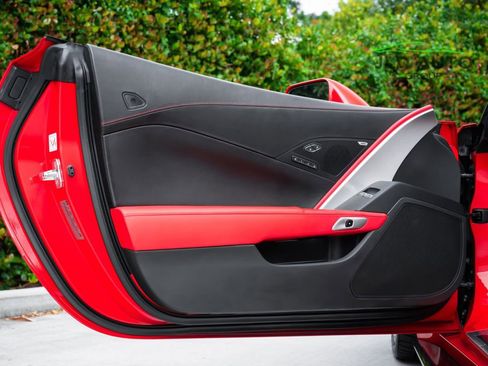 Used 2016 Chevrolet Corvette Z06 w/ 3LZ Preferred Equipment Group image 33