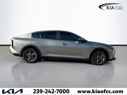 New 2025 Kia K4 LXS image 6