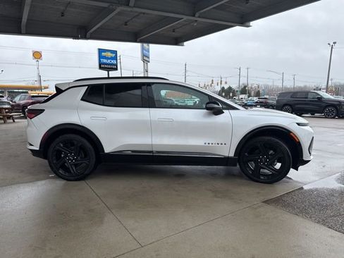 New 2025 Chevrolet Equinox EV RS FWD image 11