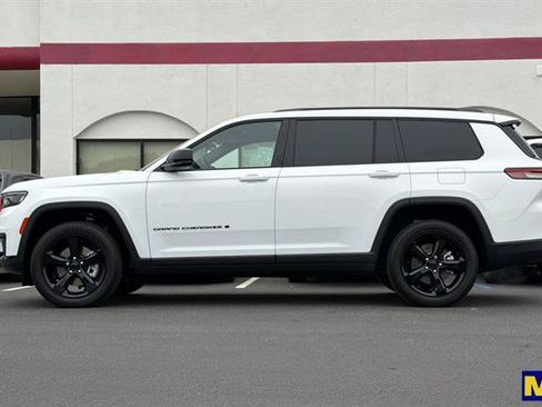 Used 2023 Jeep Grand Cherokee L Laredo AWD/4WD image 7