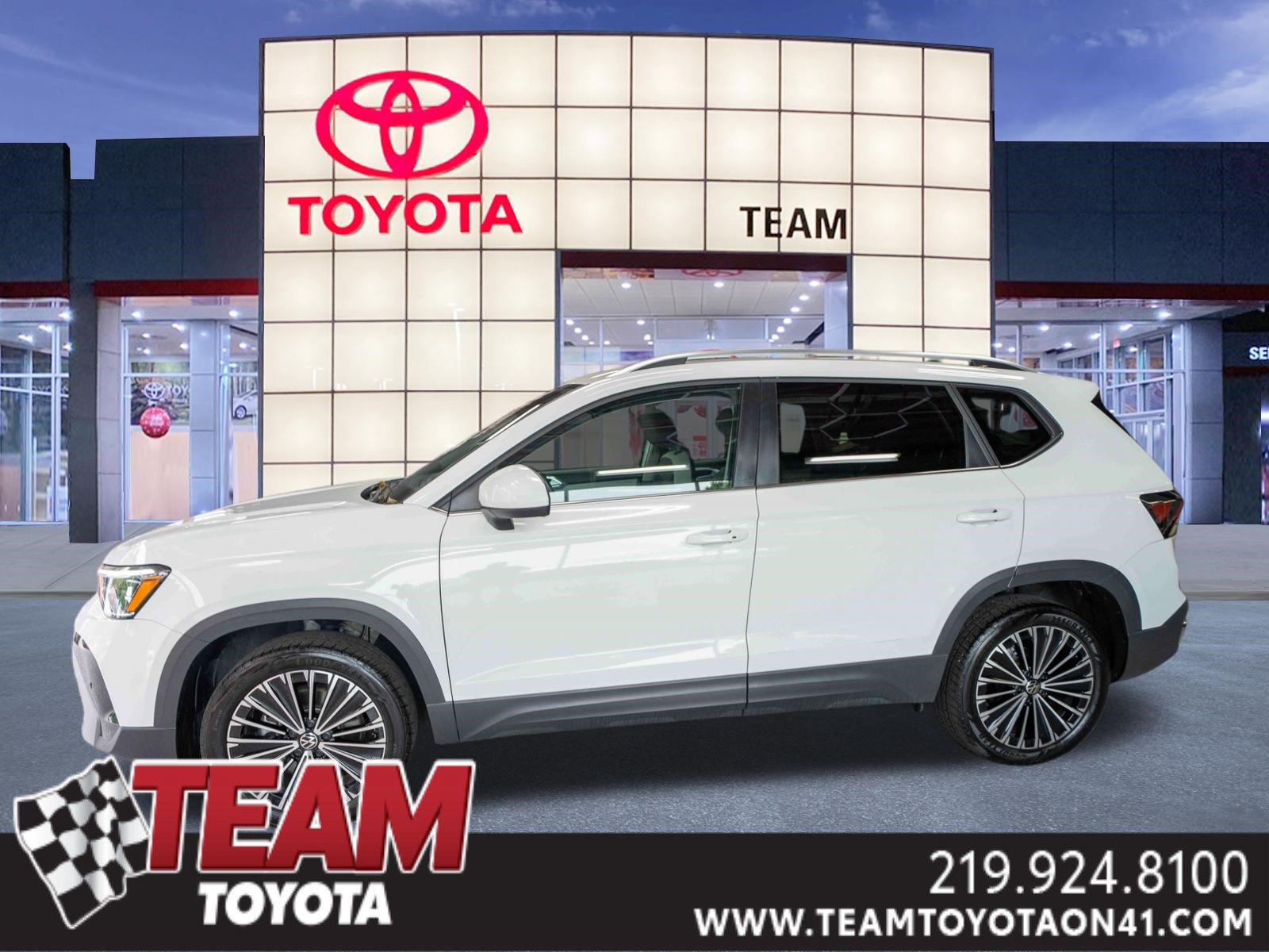 Used 2025 Volkswagen Taos SE FWD image 1