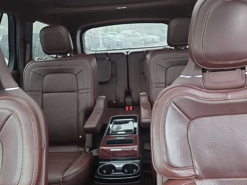 Used 2022 Lincoln Aviator Black Label w/ Dynamic Handling Package image 8