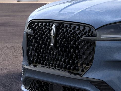 New 2026 Lincoln Aviator AWD w/ Jet Appearance Package image 17