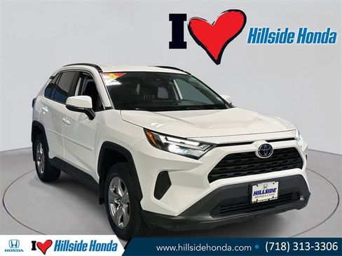Used 2022 Toyota RAV4 XLE image 7