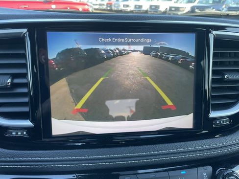 Used 2025 Chrysler Pacifica Limited image 18