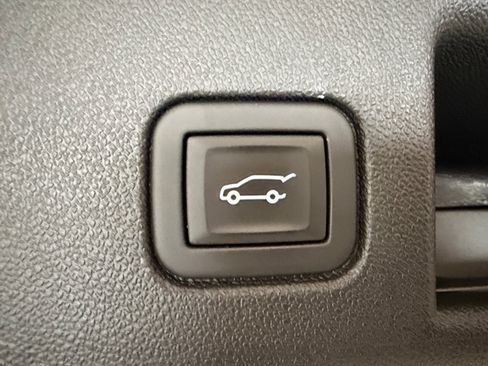 Used 2024 Chevrolet Equinox LT w/ LPO, Floor Liner Package FWD image 31